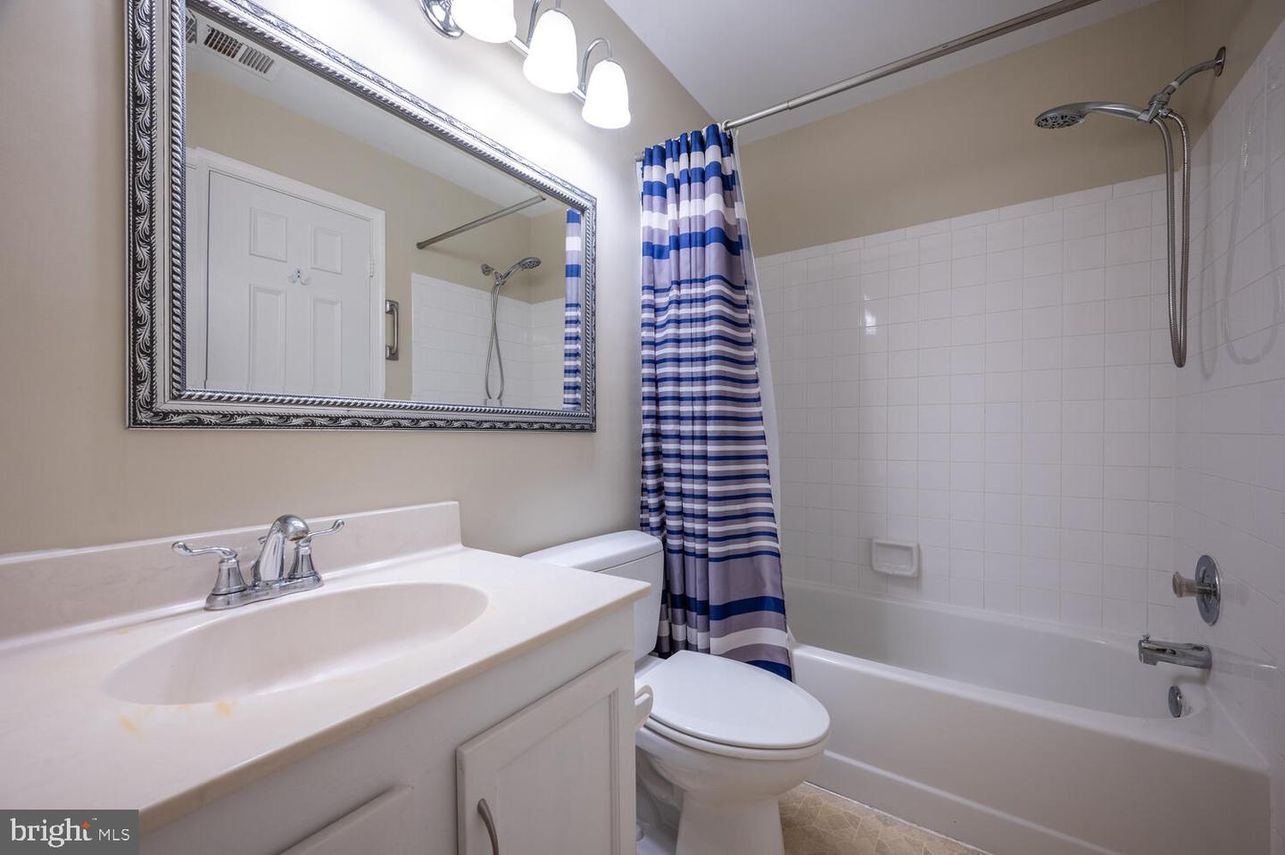 6052-A ESSEX HOUSE SQ #6052A, ALEXANDRIA, Virginia 22310, 2 Bedrooms Bedrooms, ,1 BathroomBathrooms,Residential,For sale,6052-A ESSEX HOUSE SQ #6052A,VAFX2274450 MLS # VAFX2274450