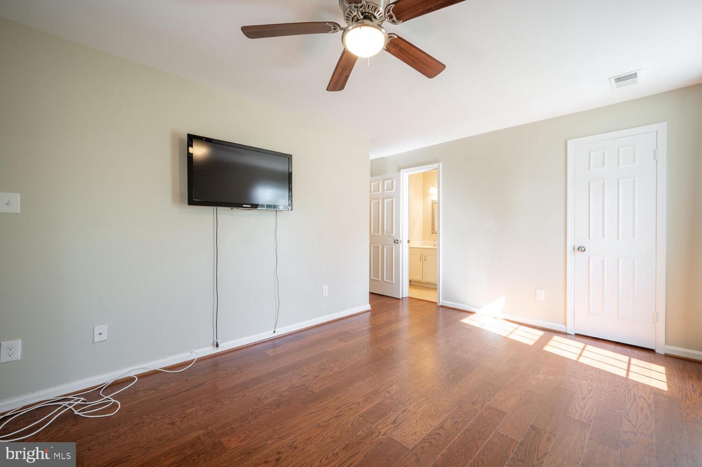 6052-A ESSEX HOUSE SQ #6052A, ALEXANDRIA, Virginia 22310, 2 Bedrooms Bedrooms, ,1 BathroomBathrooms,Residential,For sale,6052-A ESSEX HOUSE SQ #6052A,VAFX2274450 MLS # VAFX2274450