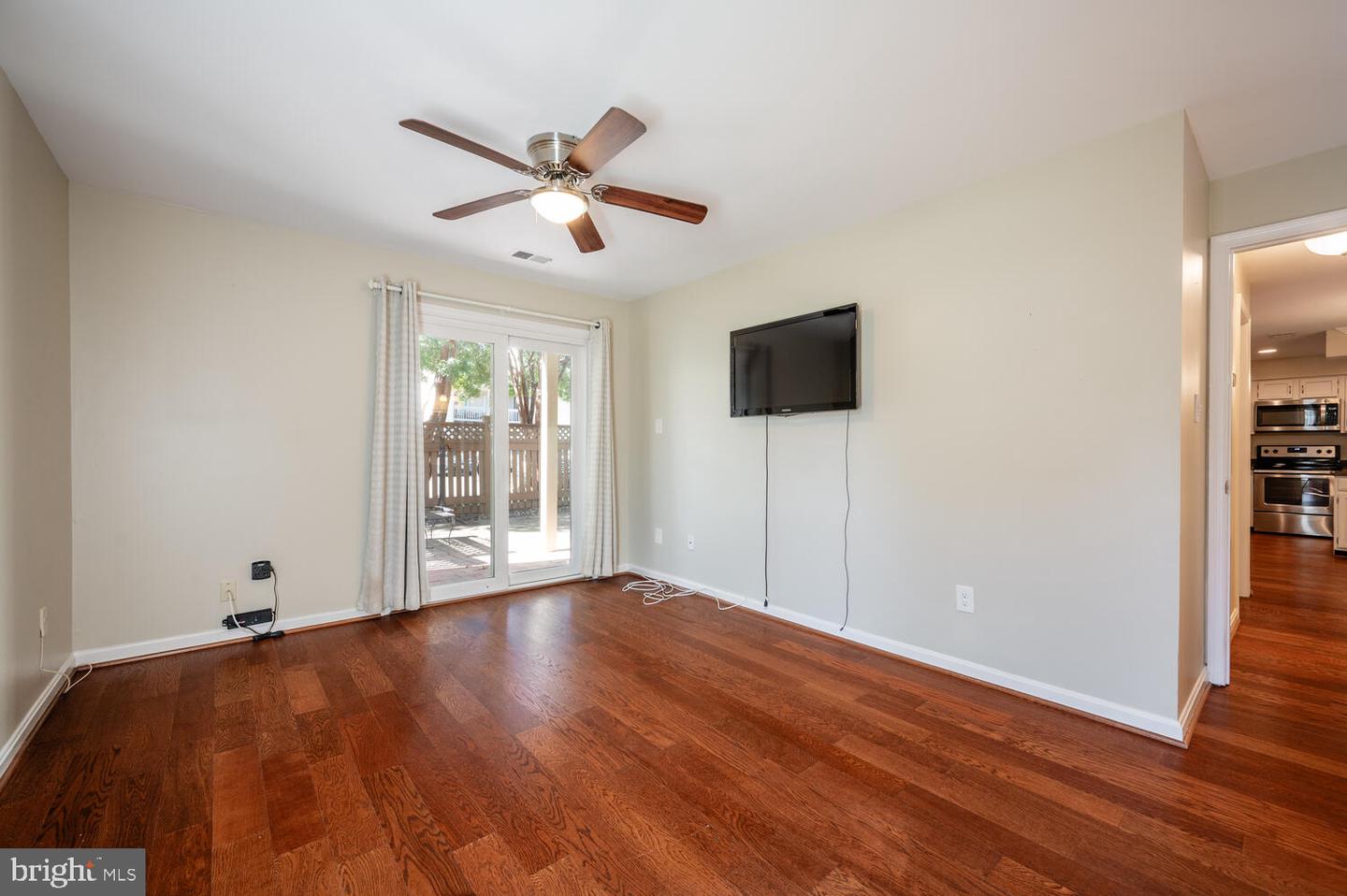 6052-A ESSEX HOUSE SQ #6052A, ALEXANDRIA, Virginia 22310, 2 Bedrooms Bedrooms, ,1 BathroomBathrooms,Residential,For sale,6052-A ESSEX HOUSE SQ #6052A,VAFX2274450 MLS # VAFX2274450