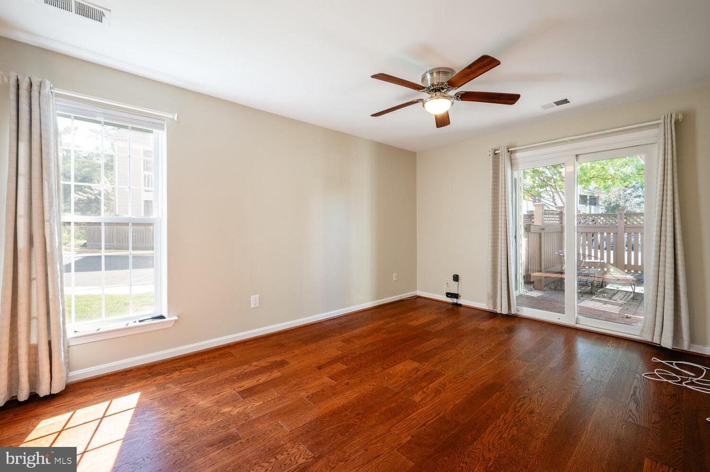 6052-A ESSEX HOUSE SQ #6052A, ALEXANDRIA, Virginia 22310, 2 Bedrooms Bedrooms, ,1 BathroomBathrooms,Residential,For sale,6052-A ESSEX HOUSE SQ #6052A,VAFX2274450 MLS # VAFX2274450