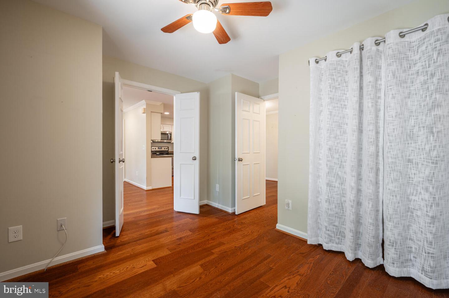 6052-A ESSEX HOUSE SQ #6052A, ALEXANDRIA, Virginia 22310, 2 Bedrooms Bedrooms, ,1 BathroomBathrooms,Residential,For sale,6052-A ESSEX HOUSE SQ #6052A,VAFX2274450 MLS # VAFX2274450