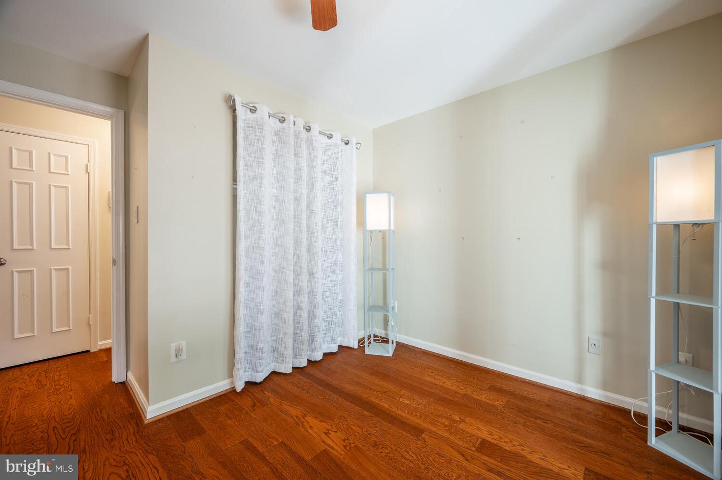 6052-A ESSEX HOUSE SQ #6052A, ALEXANDRIA, Virginia 22310, 2 Bedrooms Bedrooms, ,1 BathroomBathrooms,Residential,For sale,6052-A ESSEX HOUSE SQ #6052A,VAFX2274450 MLS # VAFX2274450