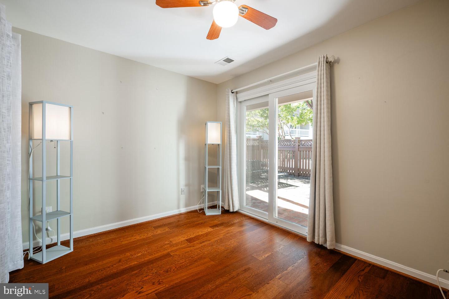 6052-A ESSEX HOUSE SQ #6052A, ALEXANDRIA, Virginia 22310, 2 Bedrooms Bedrooms, ,1 BathroomBathrooms,Residential,For sale,6052-A ESSEX HOUSE SQ #6052A,VAFX2274450 MLS # VAFX2274450