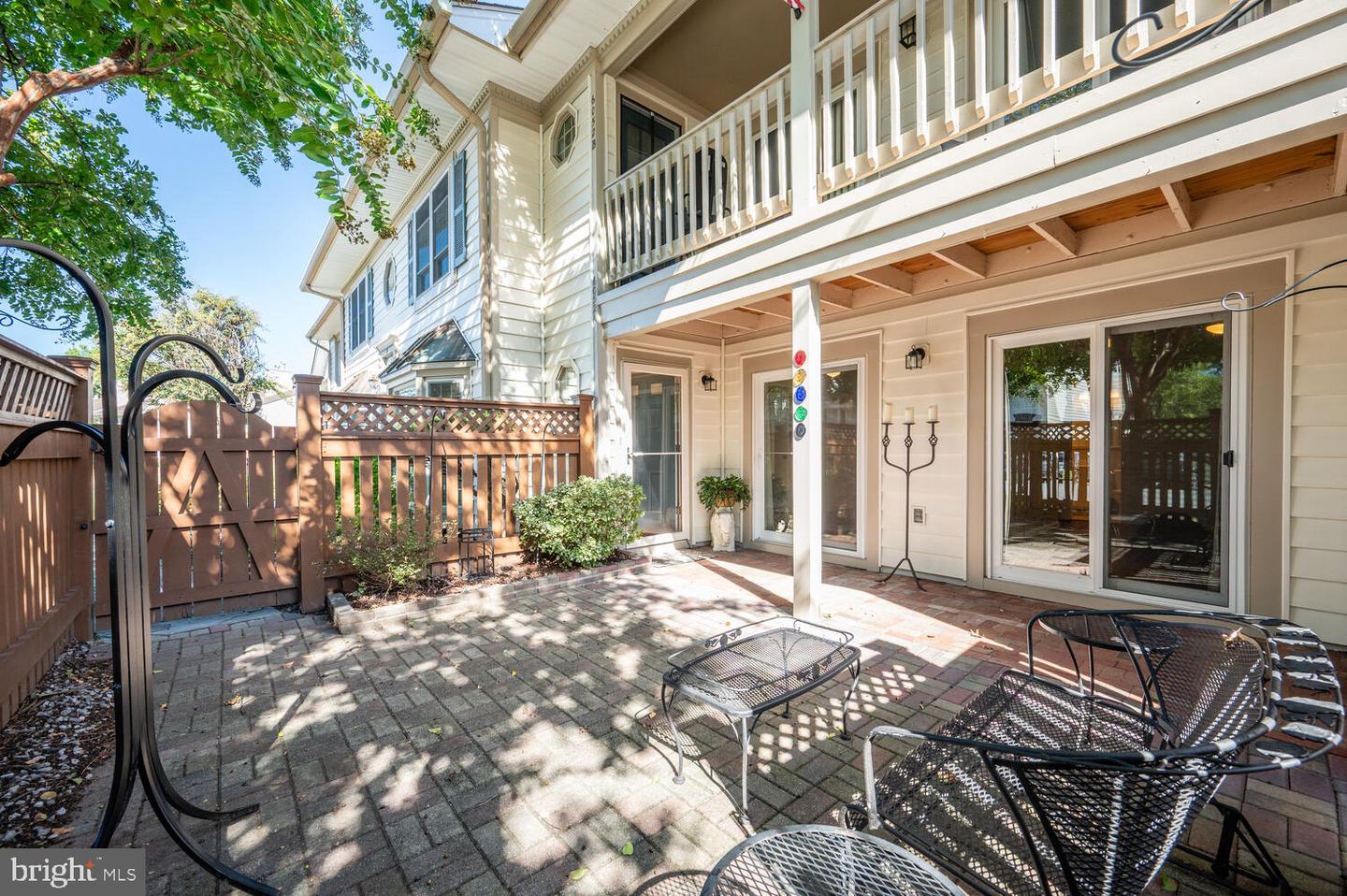6052-A ESSEX HOUSE SQ #6052A, ALEXANDRIA, Virginia 22310, 2 Bedrooms Bedrooms, ,1 BathroomBathrooms,Residential,For sale,6052-A ESSEX HOUSE SQ #6052A,VAFX2274450 MLS # VAFX2274450