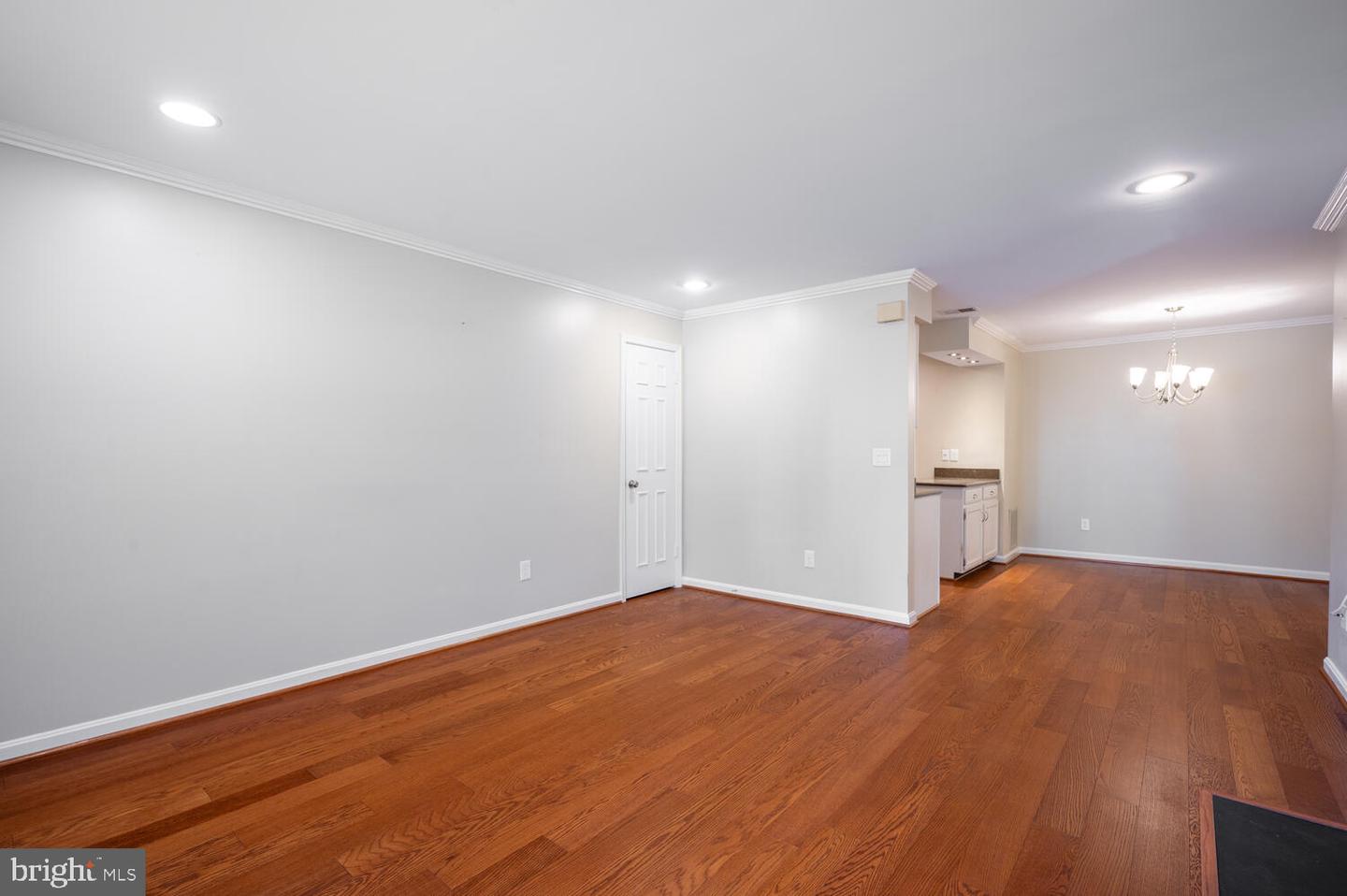 6052-A ESSEX HOUSE SQ #6052A, ALEXANDRIA, Virginia 22310, 2 Bedrooms Bedrooms, ,1 BathroomBathrooms,Residential,For sale,6052-A ESSEX HOUSE SQ #6052A,VAFX2274450 MLS # VAFX2274450