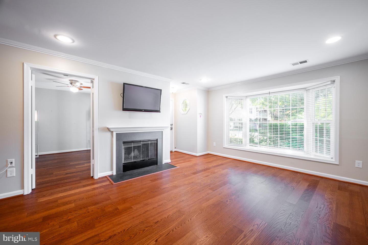 6052-A ESSEX HOUSE SQ #6052A, ALEXANDRIA, Virginia 22310, 2 Bedrooms Bedrooms, ,1 BathroomBathrooms,Residential,For sale,6052-A ESSEX HOUSE SQ #6052A,VAFX2274450 MLS # VAFX2274450