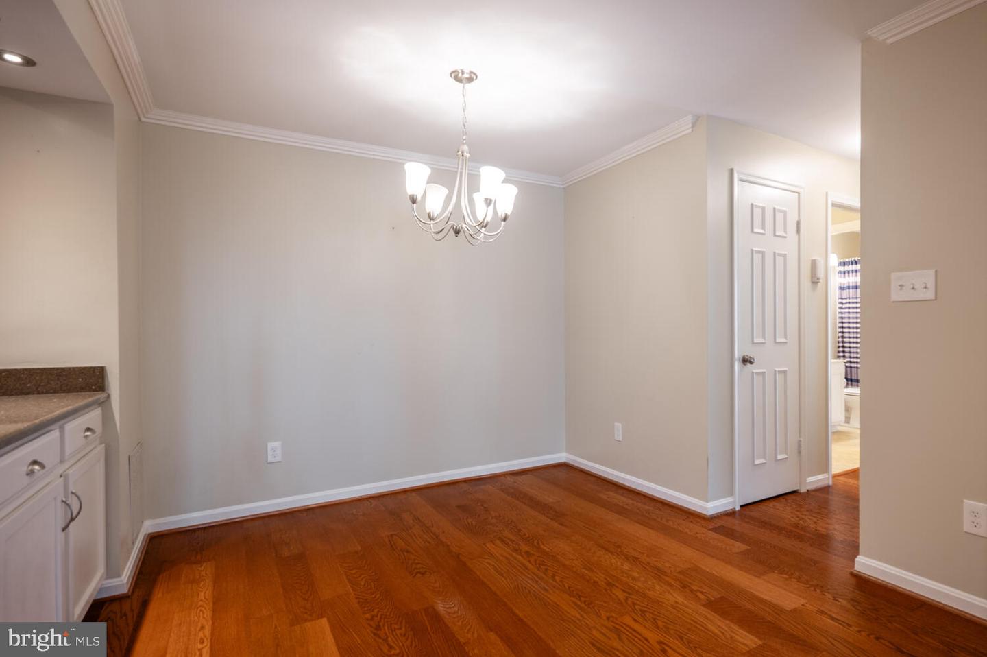 6052-A ESSEX HOUSE SQ #6052A, ALEXANDRIA, Virginia 22310, 2 Bedrooms Bedrooms, ,1 BathroomBathrooms,Residential,For sale,6052-A ESSEX HOUSE SQ #6052A,VAFX2274450 MLS # VAFX2274450
