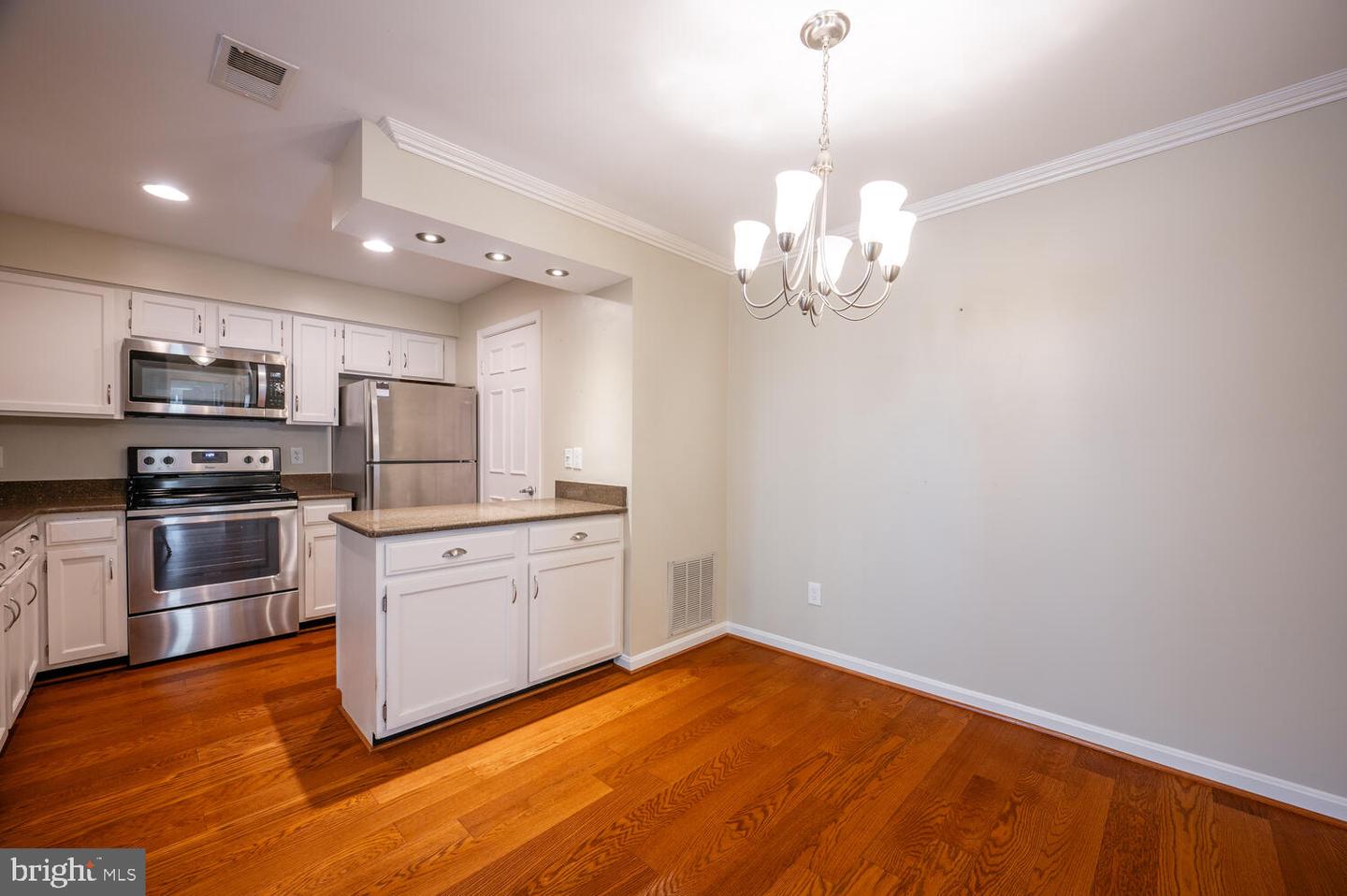 6052-A ESSEX HOUSE SQ #6052A, ALEXANDRIA, Virginia 22310, 2 Bedrooms Bedrooms, ,1 BathroomBathrooms,Residential,For sale,6052-A ESSEX HOUSE SQ #6052A,VAFX2274450 MLS # VAFX2274450