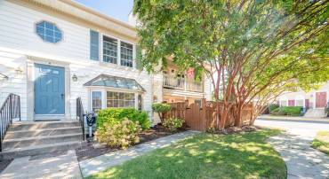 6052-A ESSEX HOUSE SQ #6052A, ALEXANDRIA, Virginia 22310, 2 Bedrooms Bedrooms, ,1 BathroomBathrooms,Residential,For sale,6052-A ESSEX HOUSE SQ #6052A,VAFX2274450 MLS # VAFX2274450