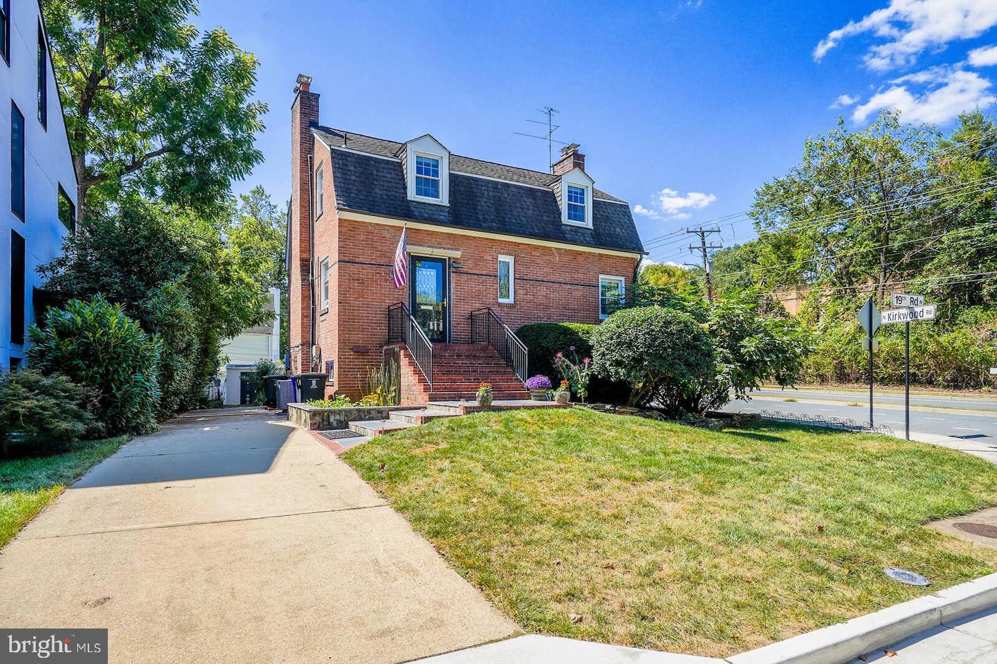 3214 19TH RD N, ARLINGTON, Virginia 22201, 4 Bedrooms Bedrooms, ,2 BathroomsBathrooms,Residential,For sale,3214 19TH RD N,VAAR2064964 MLS # VAAR2064964