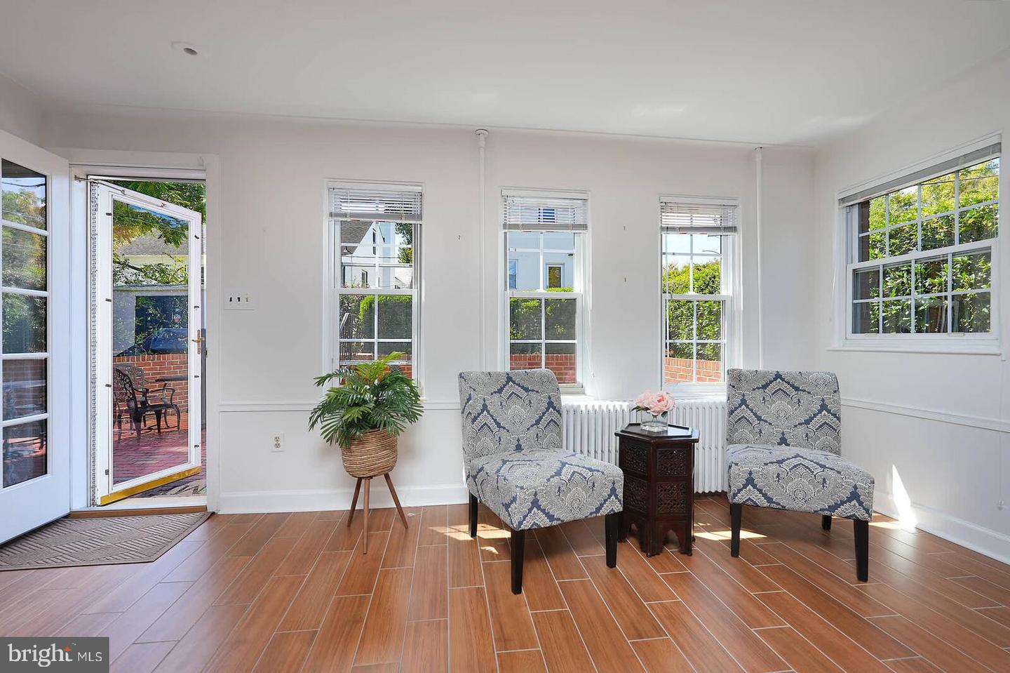 3214 19TH RD N, ARLINGTON, Virginia 22201, 4 Bedrooms Bedrooms, ,2 BathroomsBathrooms,Residential,For sale,3214 19TH RD N,VAAR2064964 MLS # VAAR2064964