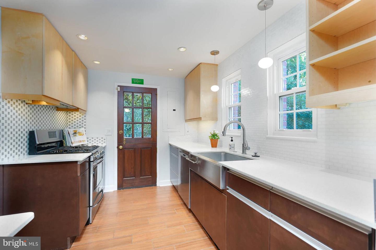 3214 19TH RD N, ARLINGTON, Virginia 22201, 4 Bedrooms Bedrooms, ,2 BathroomsBathrooms,Residential,For sale,3214 19TH RD N,VAAR2064964 MLS # VAAR2064964