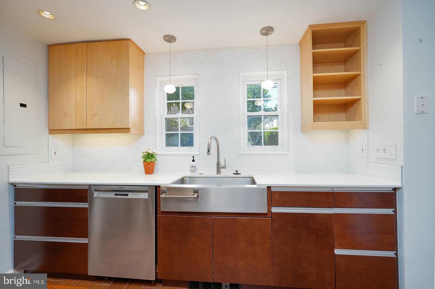 3214 19TH RD N, ARLINGTON, Virginia 22201, 4 Bedrooms Bedrooms, ,2 BathroomsBathrooms,Residential,For sale,3214 19TH RD N,VAAR2064964 MLS # VAAR2064964