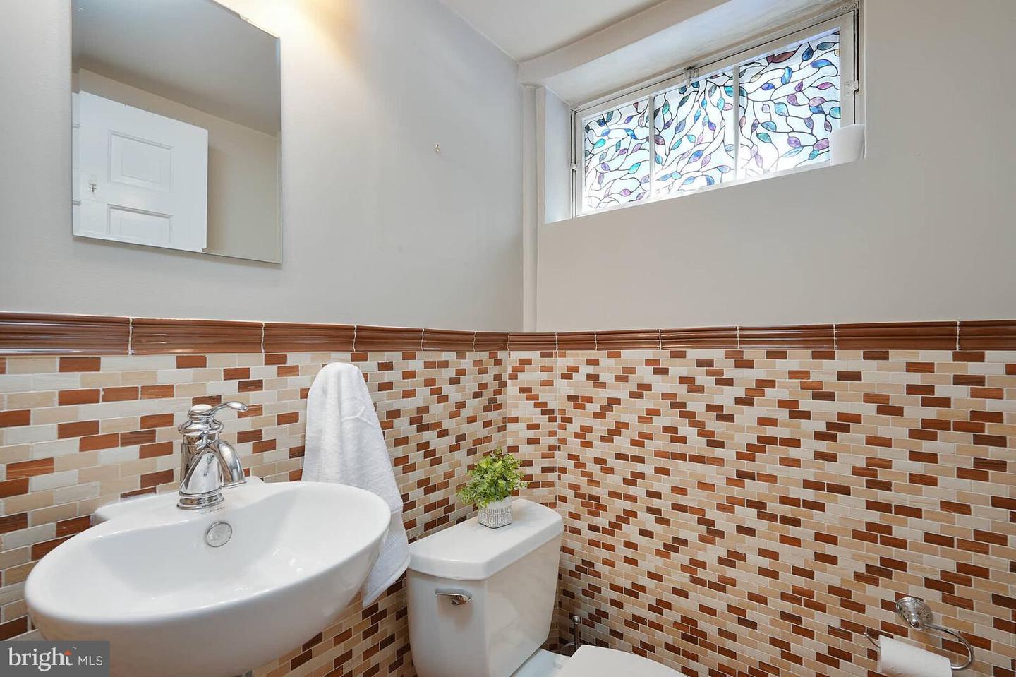 3214 19TH RD N, ARLINGTON, Virginia 22201, 4 Bedrooms Bedrooms, ,2 BathroomsBathrooms,Residential,For sale,3214 19TH RD N,VAAR2064964 MLS # VAAR2064964