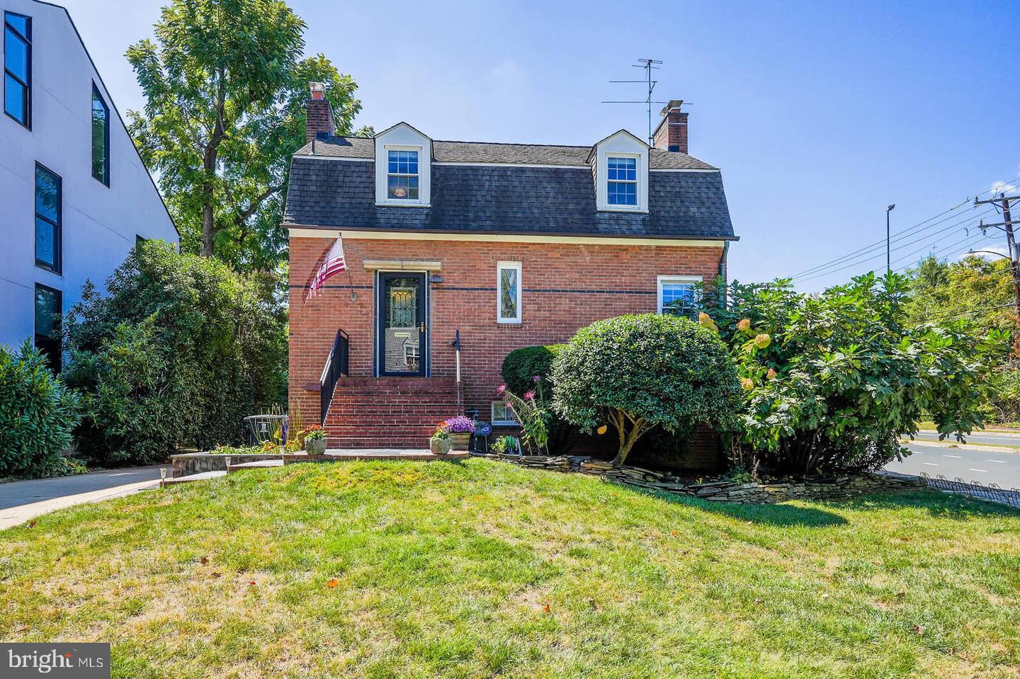 3214 19TH RD N, ARLINGTON, Virginia 22201, 4 Bedrooms Bedrooms, ,2 BathroomsBathrooms,Residential,For sale,3214 19TH RD N,VAAR2064964 MLS # VAAR2064964