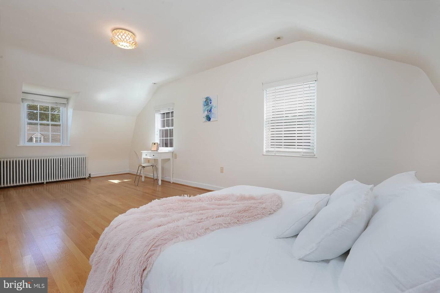 3214 19TH RD N, ARLINGTON, Virginia 22201, 4 Bedrooms Bedrooms, ,2 BathroomsBathrooms,Residential,For sale,3214 19TH RD N,VAAR2064964 MLS # VAAR2064964