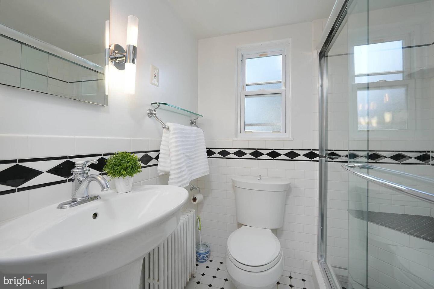 3214 19TH RD N, ARLINGTON, Virginia 22201, 4 Bedrooms Bedrooms, ,2 BathroomsBathrooms,Residential,For sale,3214 19TH RD N,VAAR2064964 MLS # VAAR2064964