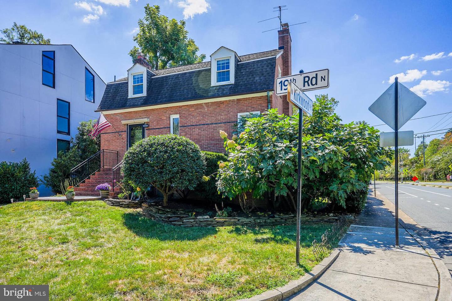 3214 19TH RD N, ARLINGTON, Virginia 22201, 4 Bedrooms Bedrooms, ,2 BathroomsBathrooms,Residential,For sale,3214 19TH RD N,VAAR2064964 MLS # VAAR2064964