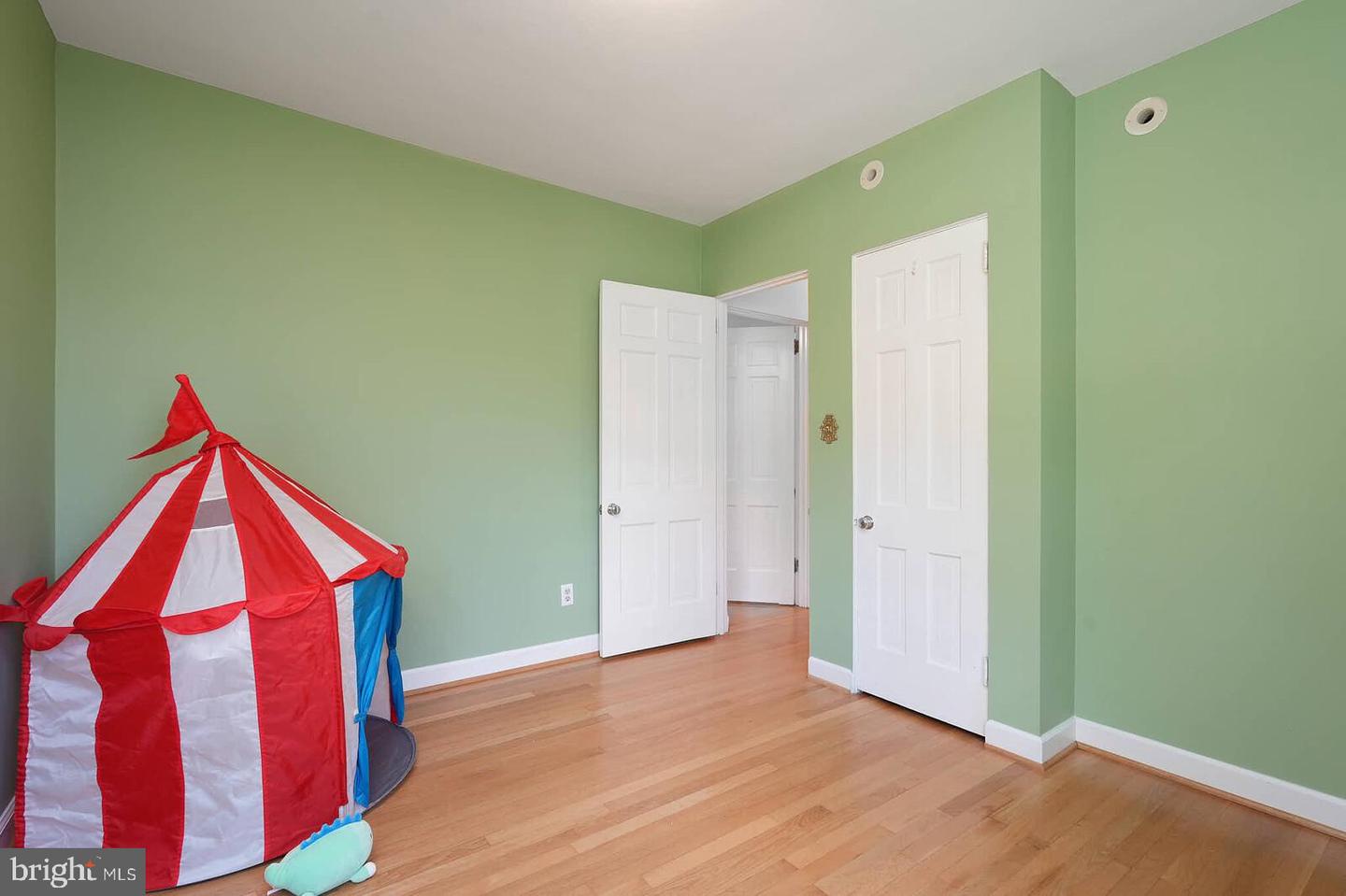3214 19TH RD N, ARLINGTON, Virginia 22201, 4 Bedrooms Bedrooms, ,2 BathroomsBathrooms,Residential,For sale,3214 19TH RD N,VAAR2064964 MLS # VAAR2064964