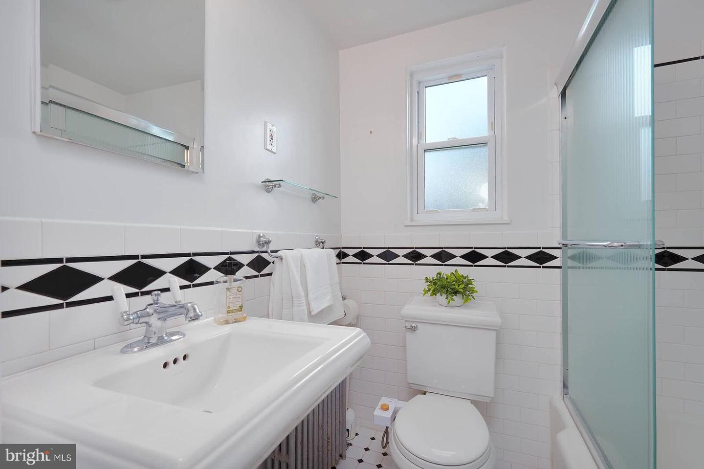 3214 19TH RD N, ARLINGTON, Virginia 22201, 4 Bedrooms Bedrooms, ,2 BathroomsBathrooms,Residential,For sale,3214 19TH RD N,VAAR2064964 MLS # VAAR2064964