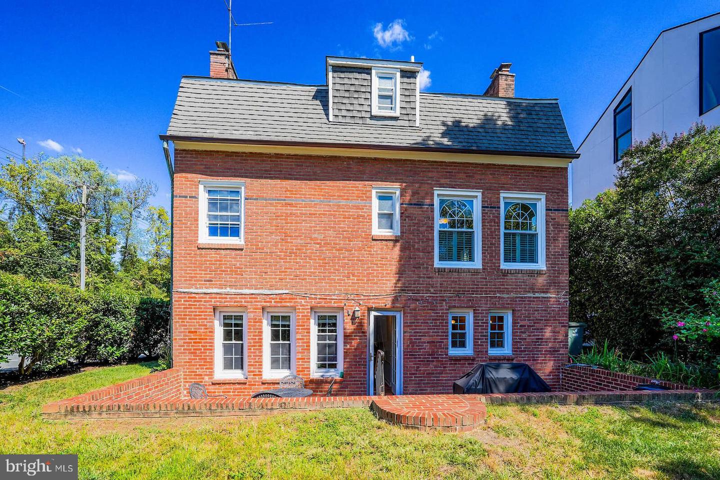 3214 19TH RD N, ARLINGTON, Virginia 22201, 4 Bedrooms Bedrooms, ,2 BathroomsBathrooms,Residential,For sale,3214 19TH RD N,VAAR2064964 MLS # VAAR2064964