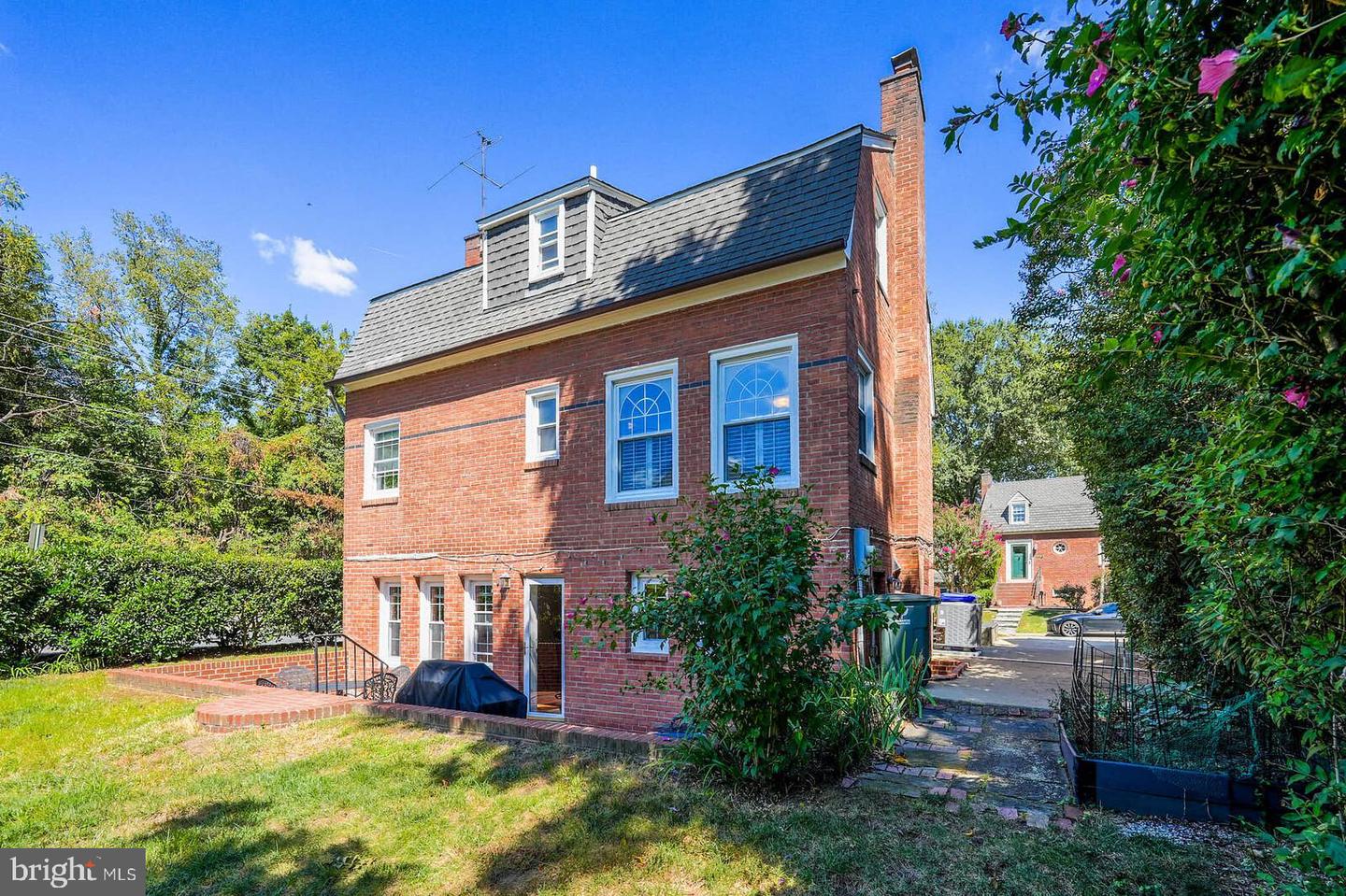 3214 19TH RD N, ARLINGTON, Virginia 22201, 4 Bedrooms Bedrooms, ,2 BathroomsBathrooms,Residential,For sale,3214 19TH RD N,VAAR2064964 MLS # VAAR2064964