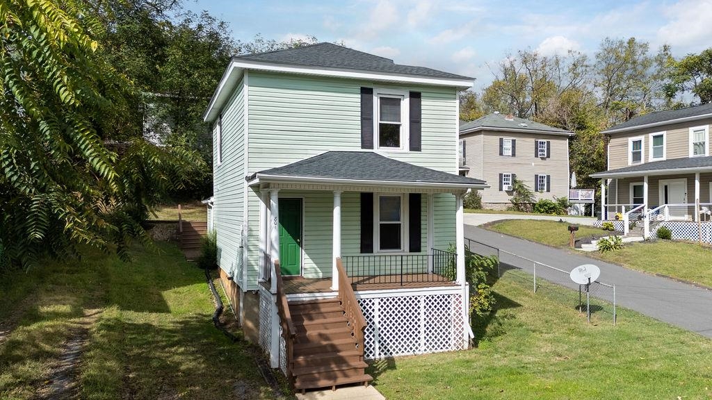 801 STUART ST, STAUNTON, Virginia 24401, 3 Bedrooms Bedrooms, ,2 BathroomsBathrooms,Residential,801 STUART ST,670052 MLS # 670052