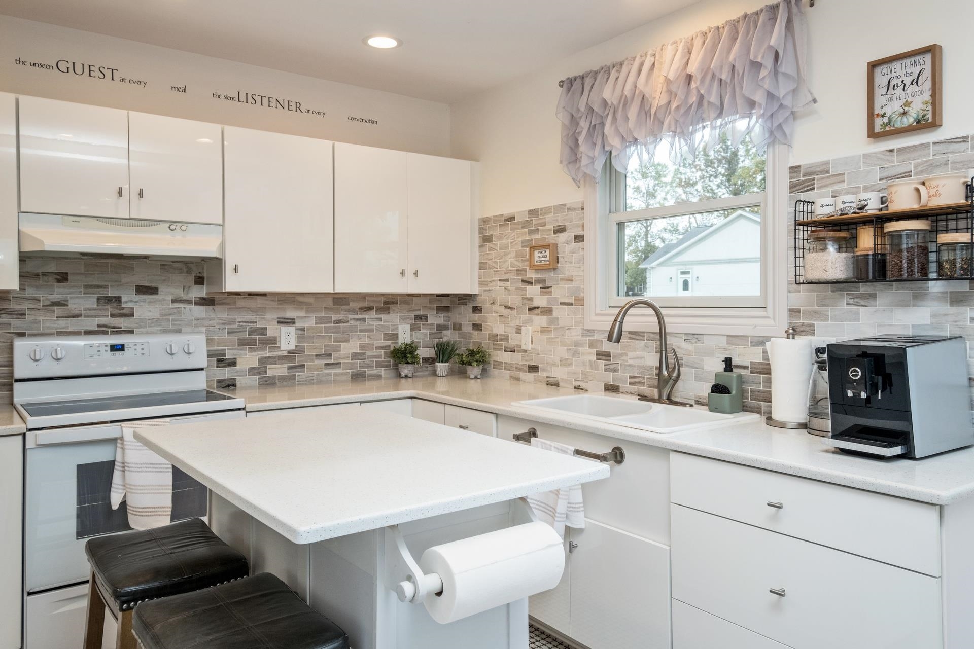 76 CENTERVILLE RD, BRIDGEWATER, Virginia 22812, 5 Bedrooms Bedrooms, ,5 BathroomsBathrooms,Residential,76 CENTERVILLE RD,670042 MLS # 670042