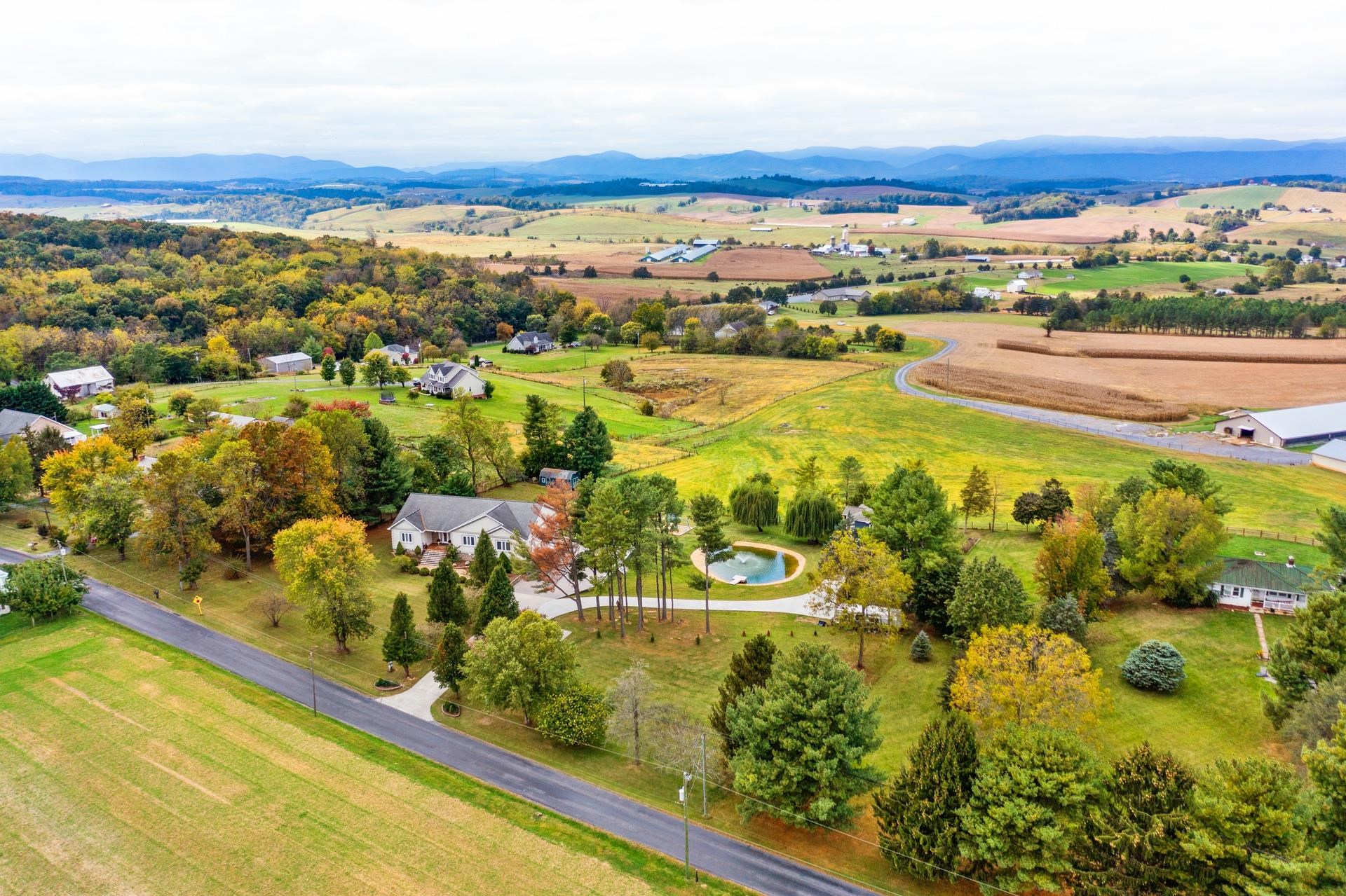 76 CENTERVILLE RD, BRIDGEWATER, Virginia 22812, 5 Bedrooms Bedrooms, ,5 BathroomsBathrooms,Residential,76 CENTERVILLE RD,670042 MLS # 670042