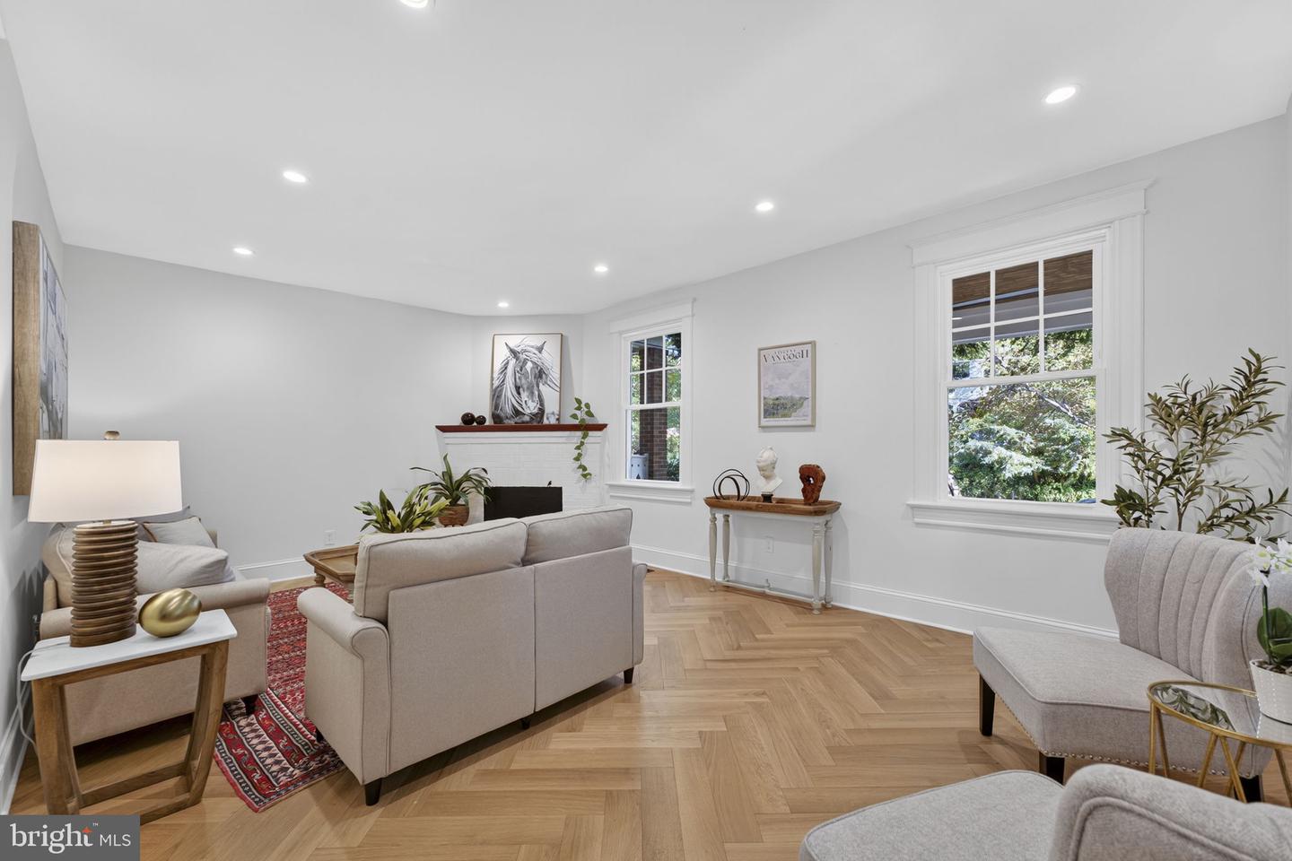2338 39TH ST NW, WASHINGTON, District Of Columbia 20007, 4 Bedrooms Bedrooms, ,3 BathroomsBathrooms,Residential,For sale,2338 39TH ST NW,DCDC2224196 MLS # DCDC2224196