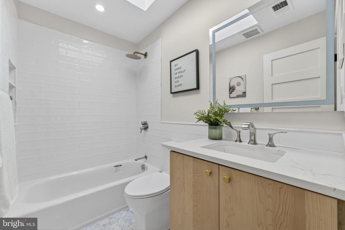 2338 39TH ST NW, WASHINGTON, District Of Columbia 20007, 4 Bedrooms Bedrooms, ,3 BathroomsBathrooms,Residential,For sale,2338 39TH ST NW,DCDC2224196 MLS # DCDC2224196