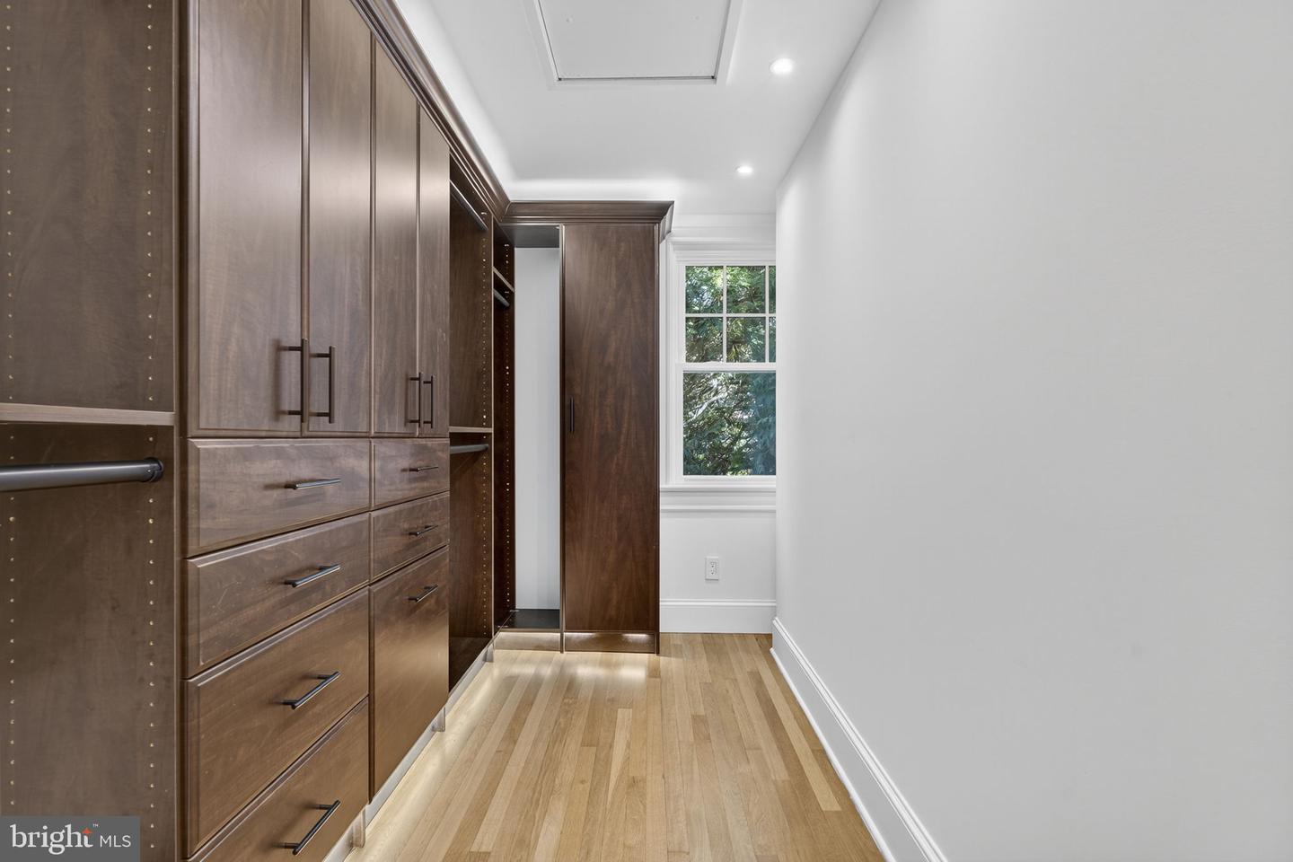 2338 39TH ST NW, WASHINGTON, District Of Columbia 20007, 4 Bedrooms Bedrooms, ,3 BathroomsBathrooms,Residential,For sale,2338 39TH ST NW,DCDC2224196 MLS # DCDC2224196