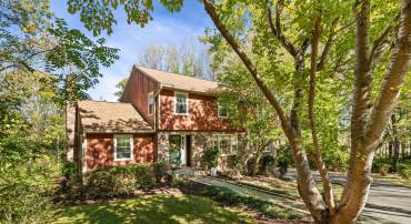 18371 SYDNOR HILL CT, LEESBURG, Virginia 20175, 4 Bedrooms Bedrooms, ,2 BathroomsBathrooms,Residential,For sale,18371 SYDNOR HILL CT,VALO2108180 MLS # VALO2108180