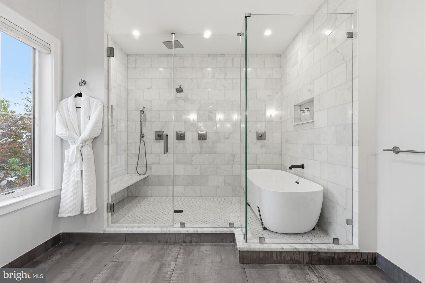 7000 HECTOR RD, MCLEAN, Virginia 22101, 6 Bedrooms Bedrooms, ,6 BathroomsBathrooms,Residential,For sale,7000 HECTOR RD,VAFX2272638 MLS # VAFX2272638