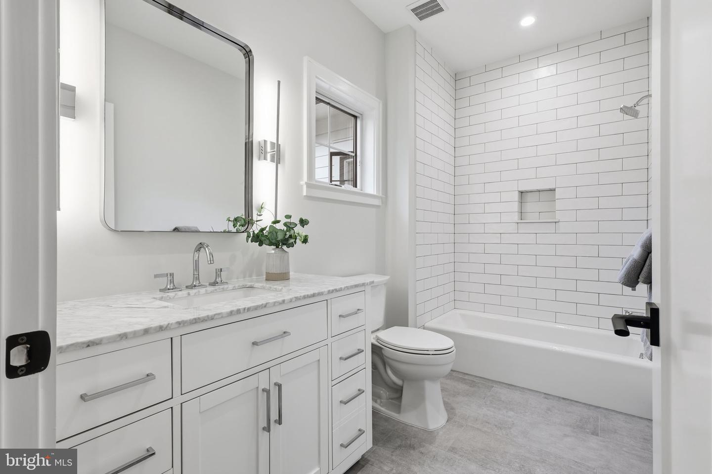 7000 HECTOR RD, MCLEAN, Virginia 22101, 6 Bedrooms Bedrooms, ,6 BathroomsBathrooms,Residential,For sale,7000 HECTOR RD,VAFX2272638 MLS # VAFX2272638