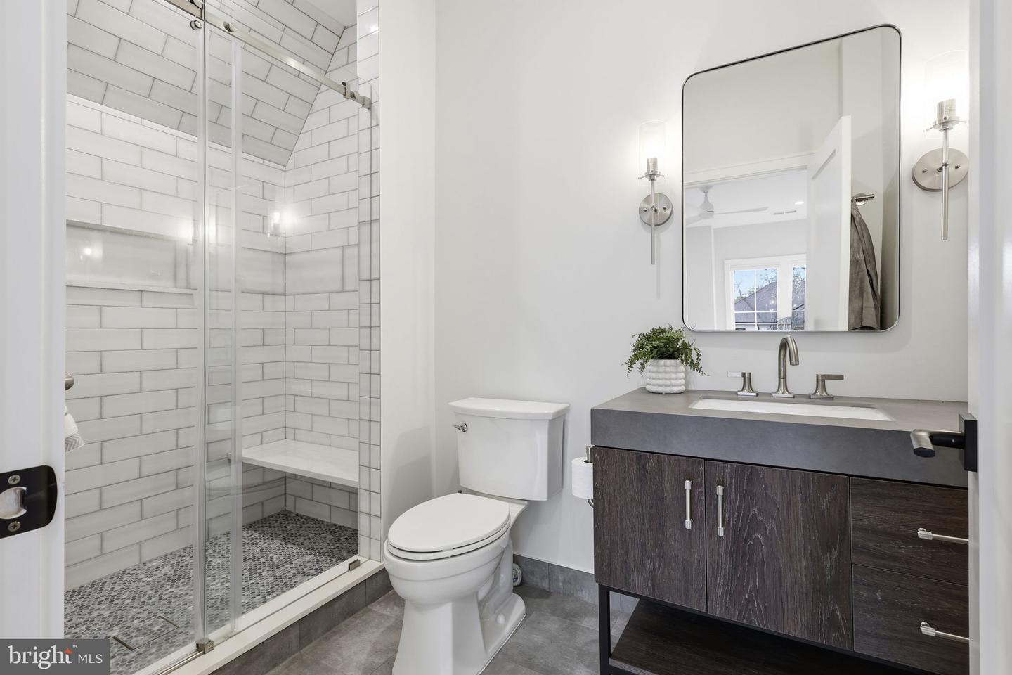 7000 HECTOR RD, MCLEAN, Virginia 22101, 6 Bedrooms Bedrooms, ,6 BathroomsBathrooms,Residential,For sale,7000 HECTOR RD,VAFX2272638 MLS # VAFX2272638