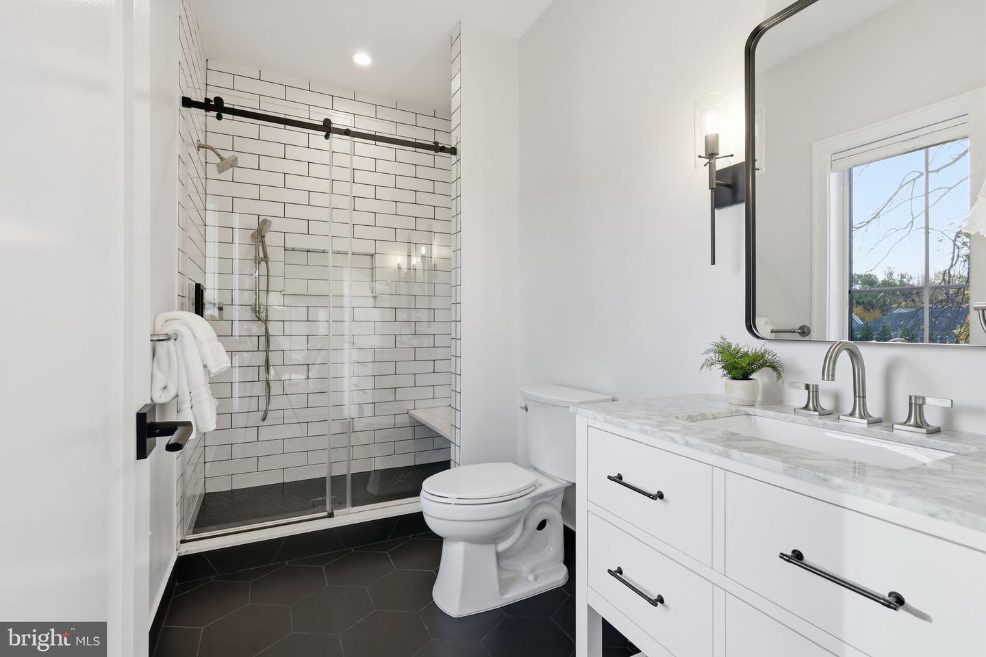 7000 HECTOR RD, MCLEAN, Virginia 22101, 6 Bedrooms Bedrooms, ,6 BathroomsBathrooms,Residential,For sale,7000 HECTOR RD,VAFX2272638 MLS # VAFX2272638