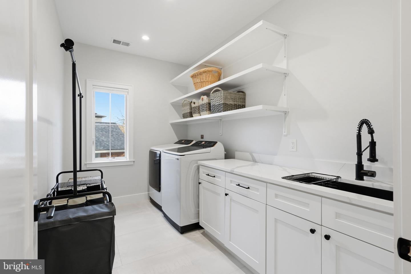 7000 HECTOR RD, MCLEAN, Virginia 22101, 6 Bedrooms Bedrooms, ,6 BathroomsBathrooms,Residential,For sale,7000 HECTOR RD,VAFX2272638 MLS # VAFX2272638