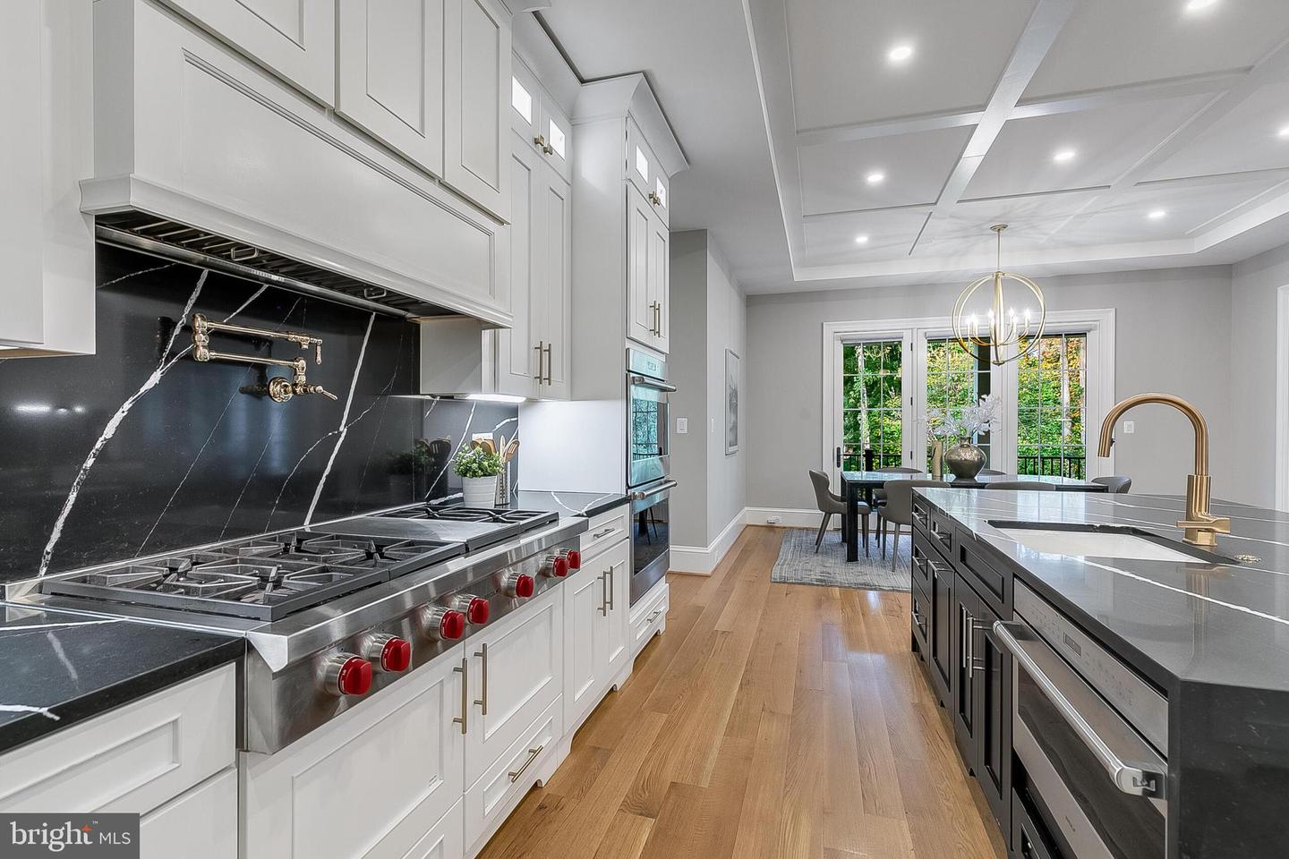 7002 RIVER OAKS DR, MCLEAN, Virginia 22101, 6 Bedrooms Bedrooms, ,6 BathroomsBathrooms,Residential,For sale,7002 RIVER OAKS DR,VAFX2272640 MLS # VAFX2272640