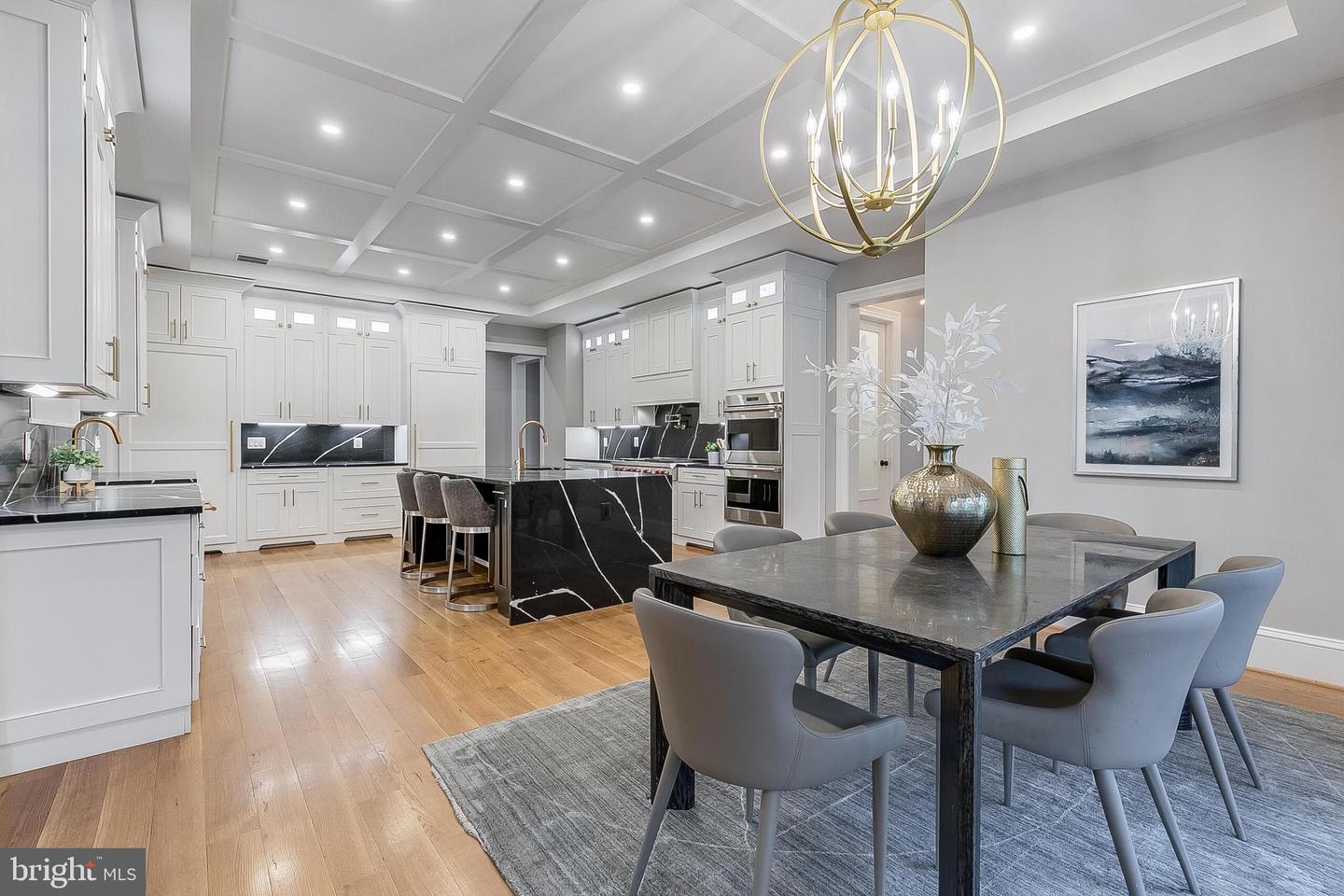 7002 RIVER OAKS DR, MCLEAN, Virginia 22101, 6 Bedrooms Bedrooms, ,6 BathroomsBathrooms,Residential,For sale,7002 RIVER OAKS DR,VAFX2272640 MLS # VAFX2272640