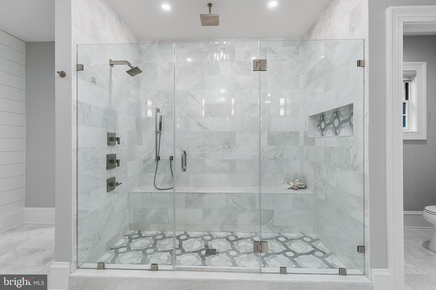 7002 RIVER OAKS DR, MCLEAN, Virginia 22101, 6 Bedrooms Bedrooms, ,6 BathroomsBathrooms,Residential,For sale,7002 RIVER OAKS DR,VAFX2272640 MLS # VAFX2272640