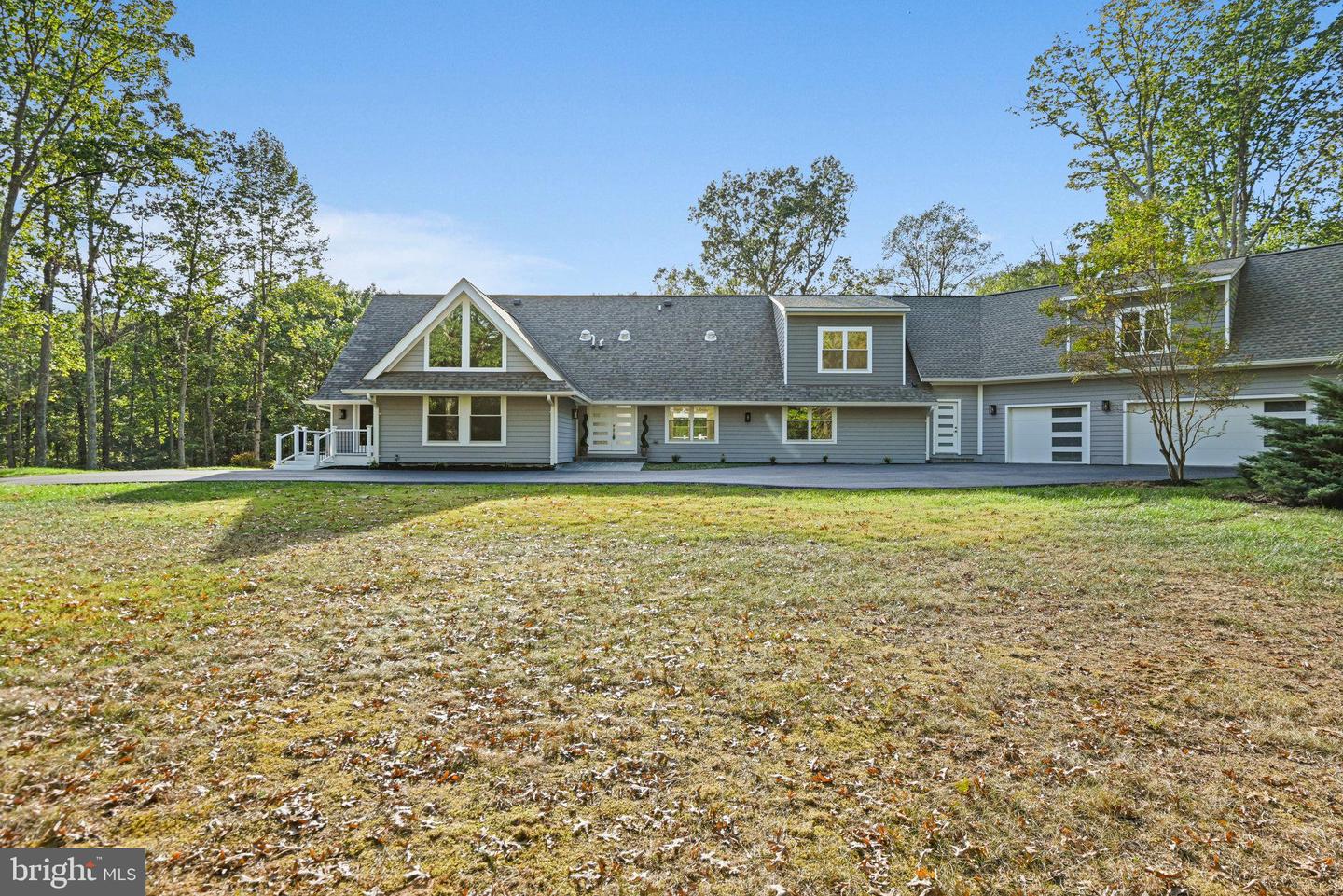 10900 HUNTER STATION RD, VIENNA, Virginia 22181, 4 Bedrooms Bedrooms, ,7 BathroomsBathrooms,Residential,For sale,10900 HUNTER STATION RD,VAFX2272866 MLS # VAFX2272866
