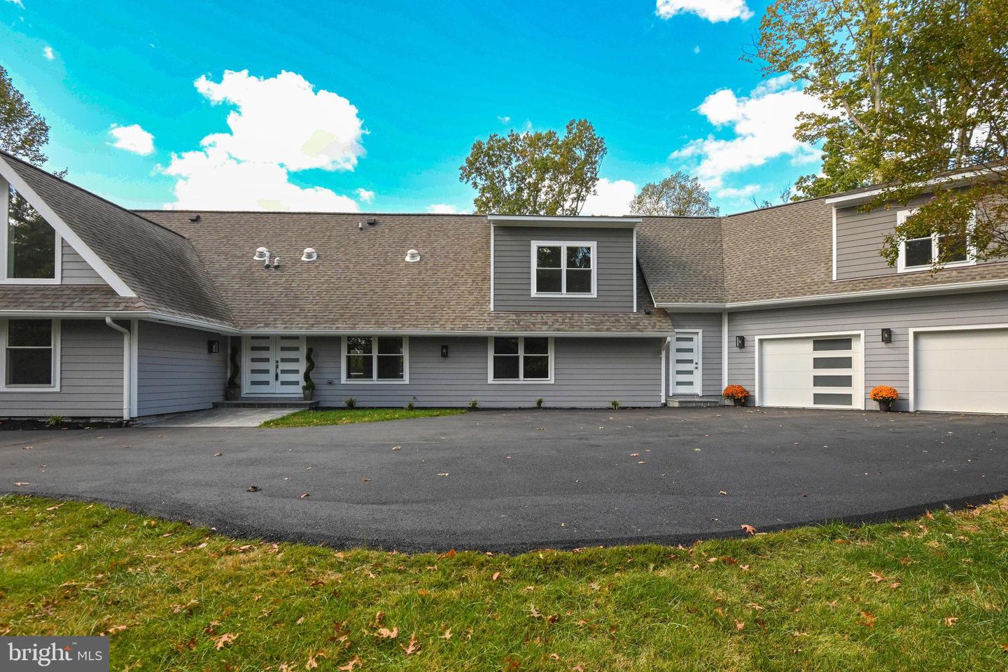 10900 HUNTER STATION RD, VIENNA, Virginia 22181, 4 Bedrooms Bedrooms, ,7 BathroomsBathrooms,Residential,For sale,10900 HUNTER STATION RD,VAFX2272866 MLS # VAFX2272866