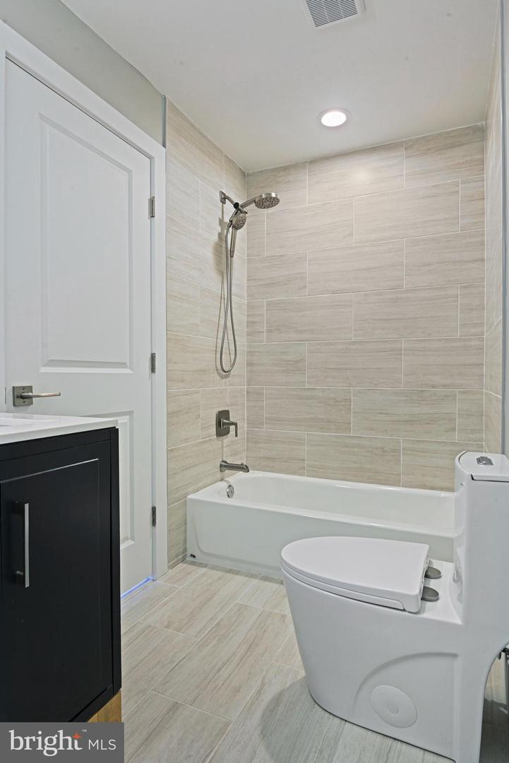 10900 HUNTER STATION RD, VIENNA, Virginia 22181, 4 Bedrooms Bedrooms, ,7 BathroomsBathrooms,Residential,For sale,10900 HUNTER STATION RD,VAFX2272866 MLS # VAFX2272866