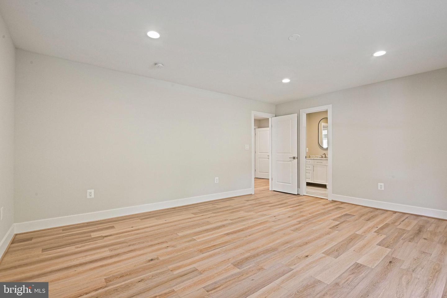 10900 HUNTER STATION RD, VIENNA, Virginia 22181, 4 Bedrooms Bedrooms, ,7 BathroomsBathrooms,Residential,For sale,10900 HUNTER STATION RD,VAFX2272866 MLS # VAFX2272866