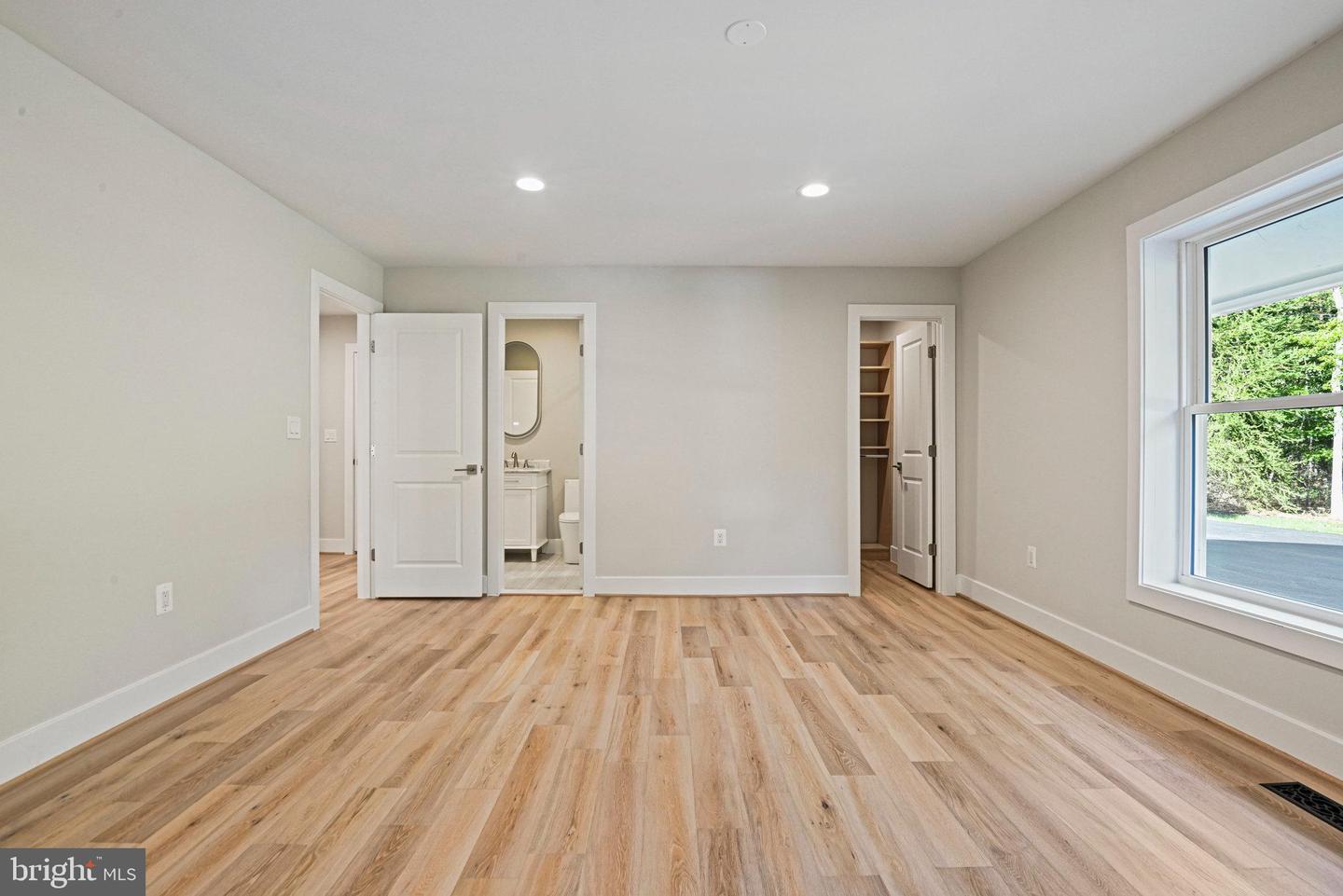 10900 HUNTER STATION RD, VIENNA, Virginia 22181, 4 Bedrooms Bedrooms, ,7 BathroomsBathrooms,Residential,For sale,10900 HUNTER STATION RD,VAFX2272866 MLS # VAFX2272866