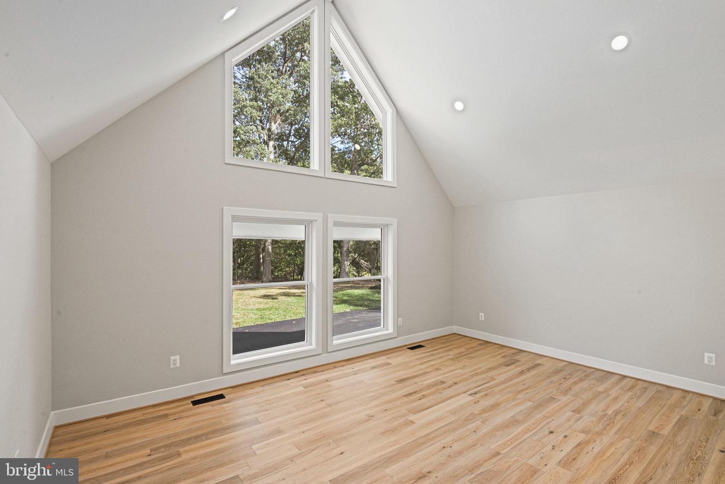 10900 HUNTER STATION RD, VIENNA, Virginia 22181, 4 Bedrooms Bedrooms, ,7 BathroomsBathrooms,Residential,For sale,10900 HUNTER STATION RD,VAFX2272866 MLS # VAFX2272866