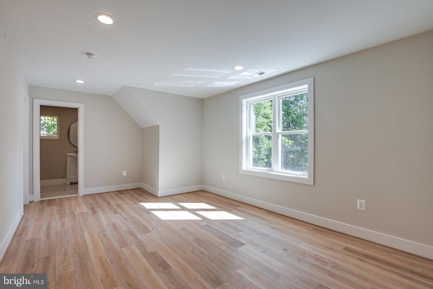 10900 HUNTER STATION RD, VIENNA, Virginia 22181, 4 Bedrooms Bedrooms, ,7 BathroomsBathrooms,Residential,For sale,10900 HUNTER STATION RD,VAFX2272866 MLS # VAFX2272866