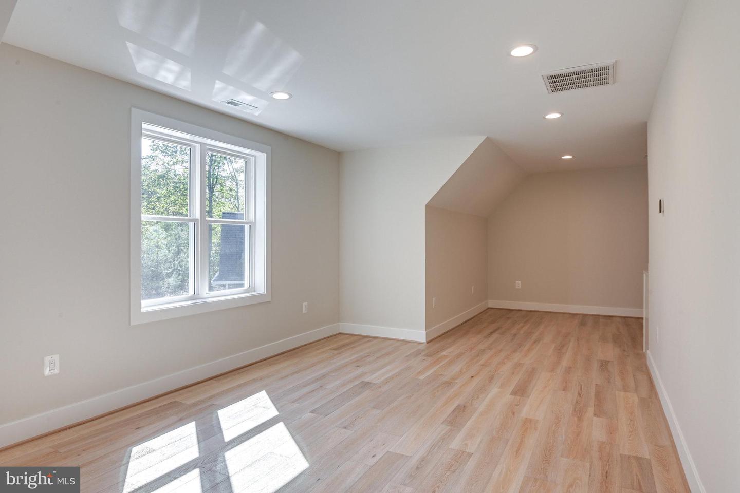 10900 HUNTER STATION RD, VIENNA, Virginia 22181, 4 Bedrooms Bedrooms, ,7 BathroomsBathrooms,Residential,For sale,10900 HUNTER STATION RD,VAFX2272866 MLS # VAFX2272866