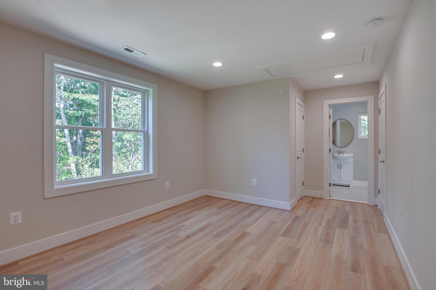 10900 HUNTER STATION RD, VIENNA, Virginia 22181, 4 Bedrooms Bedrooms, ,7 BathroomsBathrooms,Residential,For sale,10900 HUNTER STATION RD,VAFX2272866 MLS # VAFX2272866